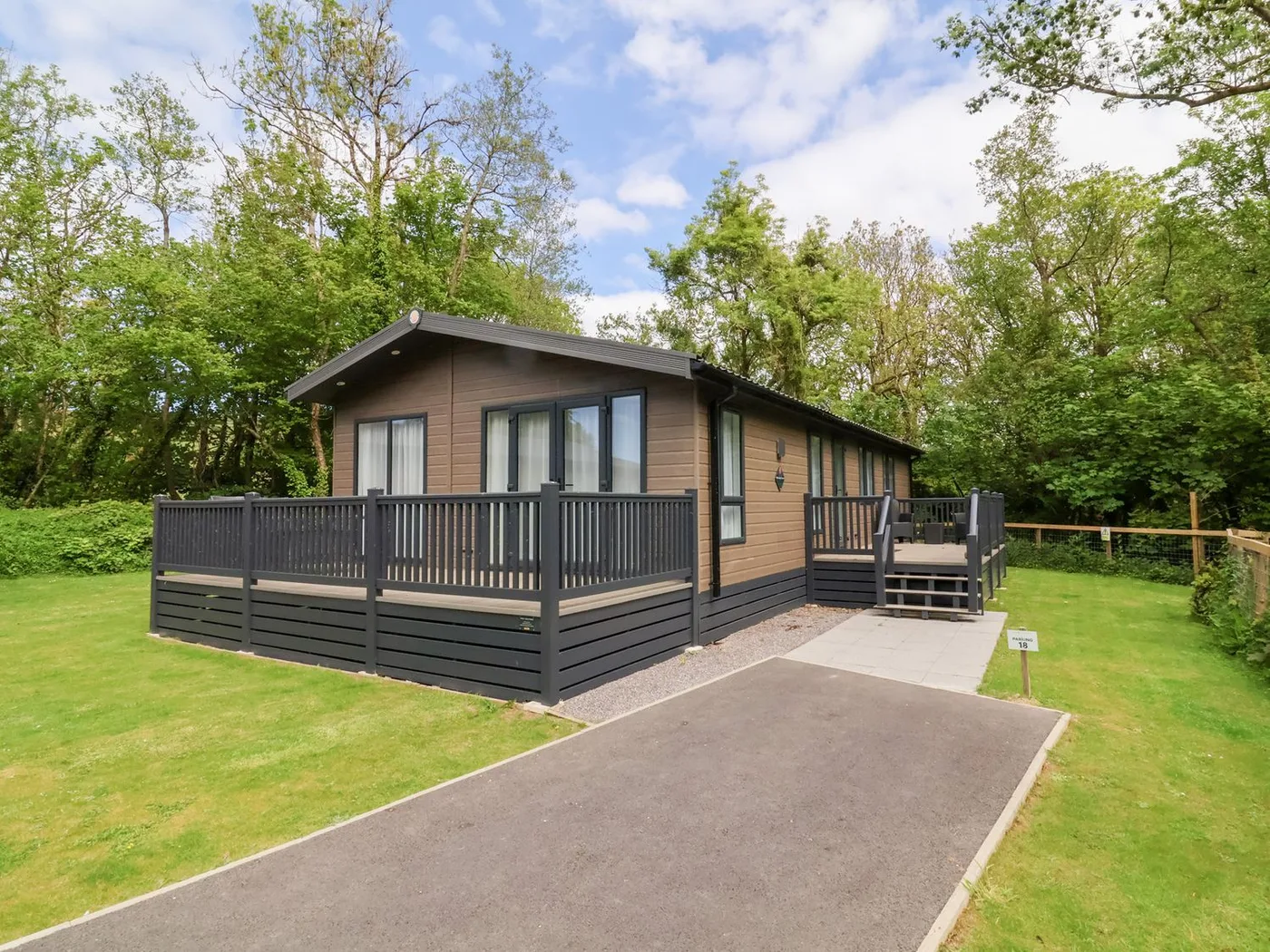 18 Manleigh Park