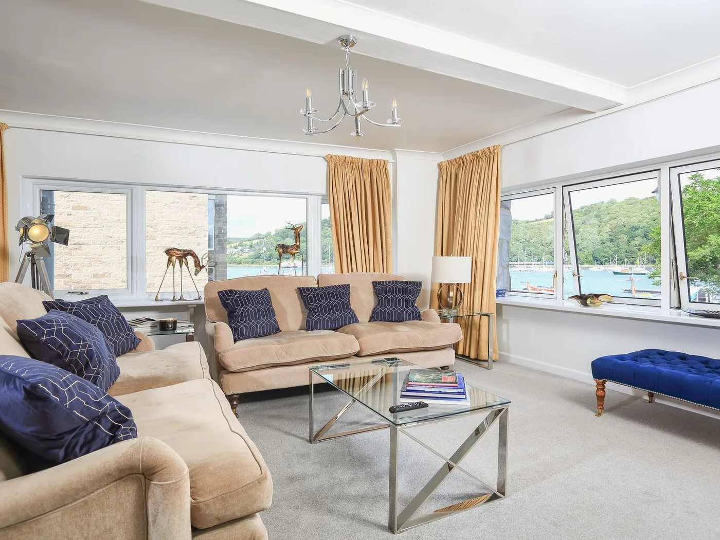 2 Lee Court