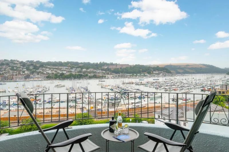 2A Riverview - Top Flat