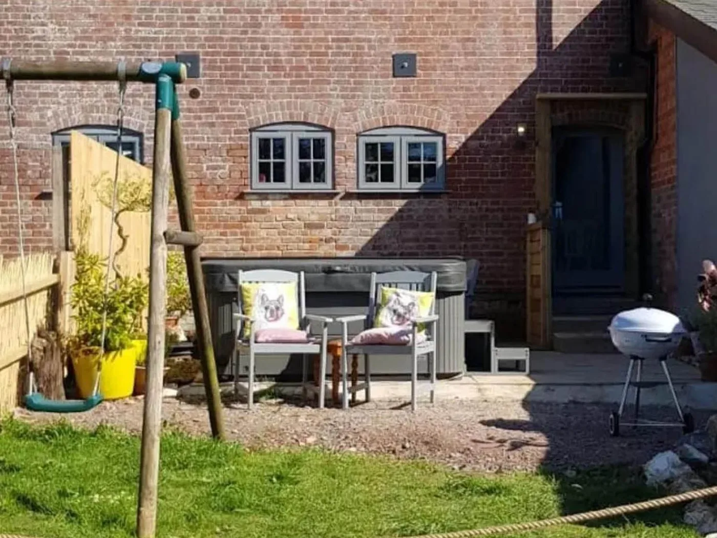 3 Bedroom Cottage Hot Tub Garden Parking