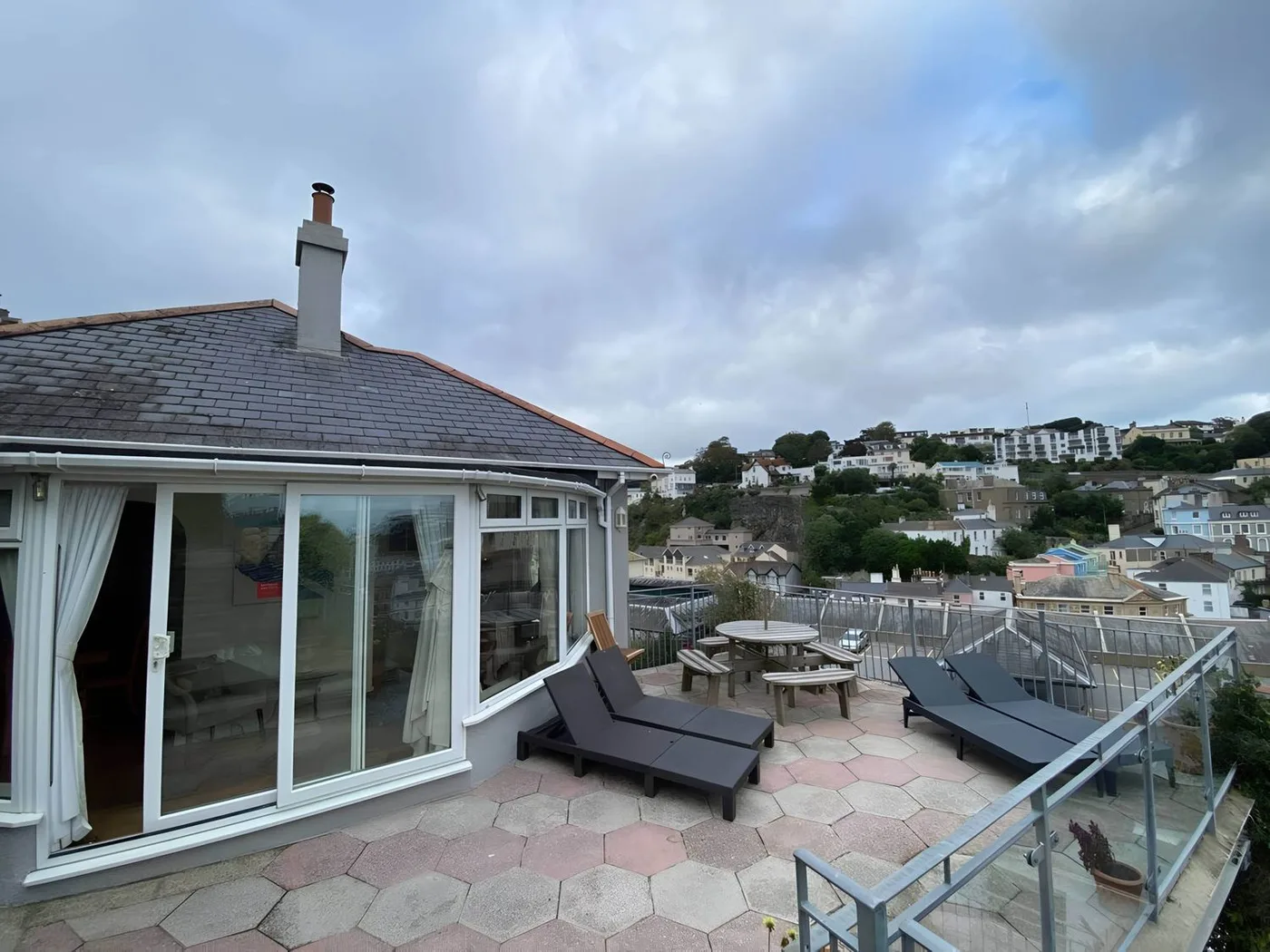 4 Bed House-Sleeps 8-Parking-Pets-MarinaSeaView