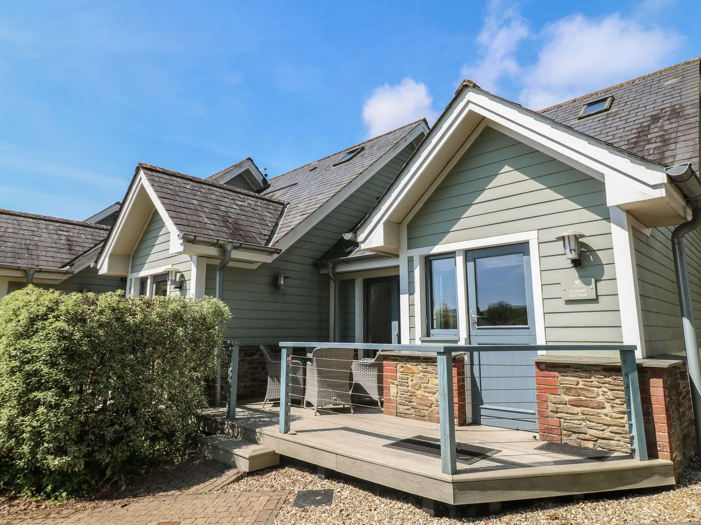 6 Court Cottage, Hillfield Village