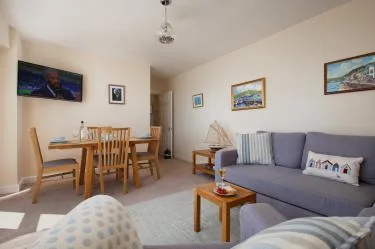 9 Marina Court