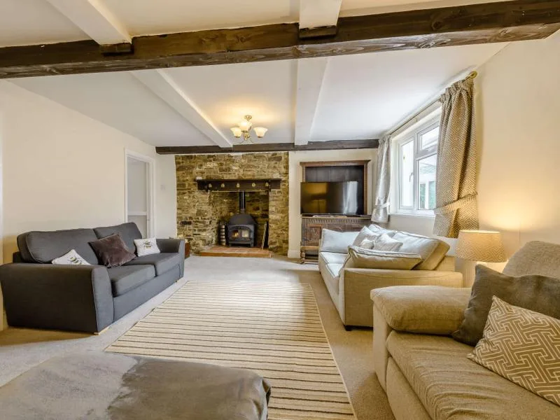 Alminstone House