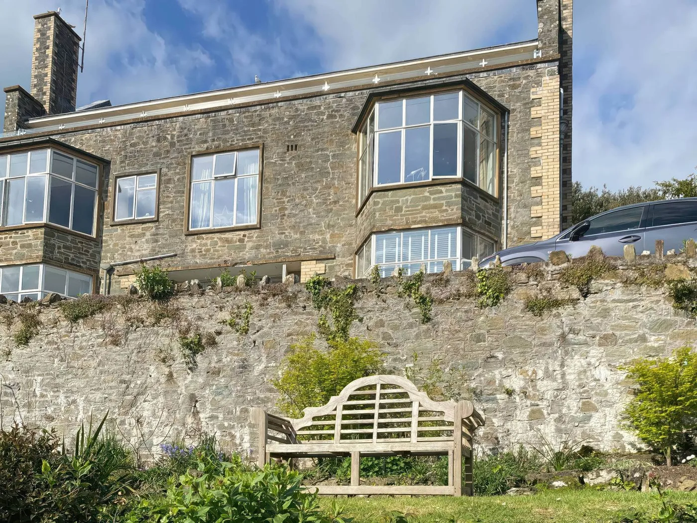 Beachside 2-Bed - Sleeps 4, Parking & Pet Friendly