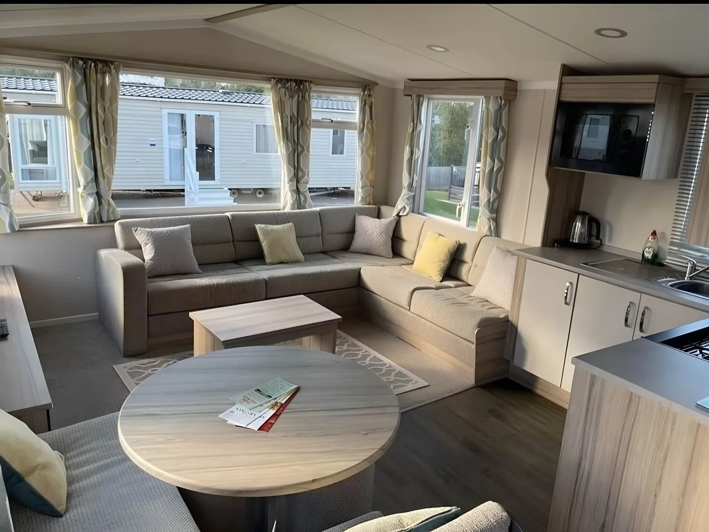 Beverley bay 2-Bed Caravan, Sleeps 6, Pet Friendly