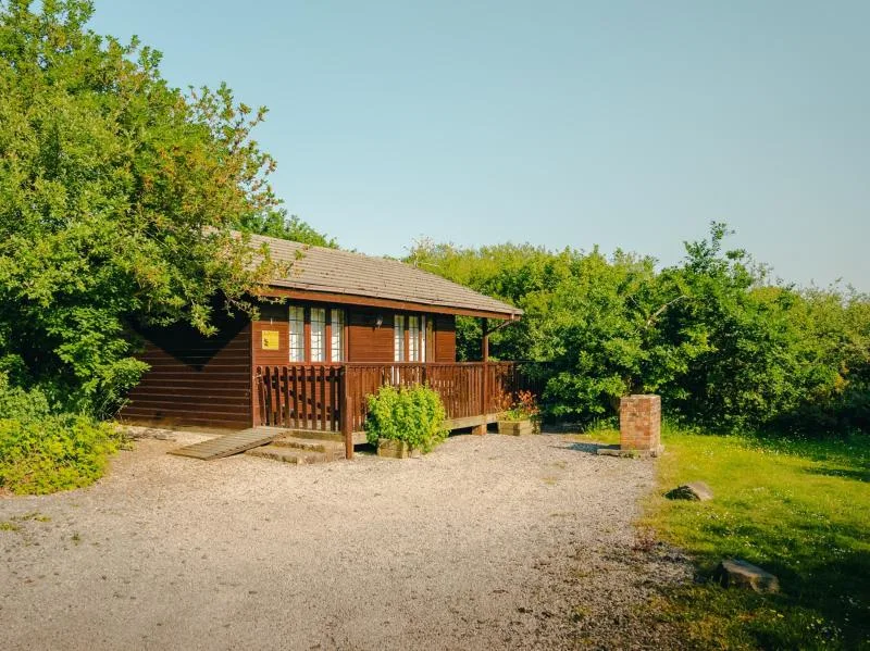 Clovelly Lakes Goldfinch Lodge Eleven