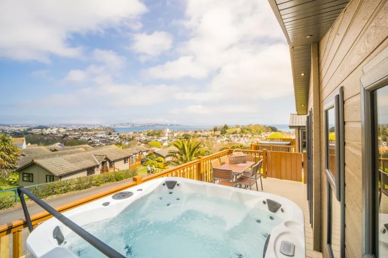 Collection 6 Hot Tub Lodge