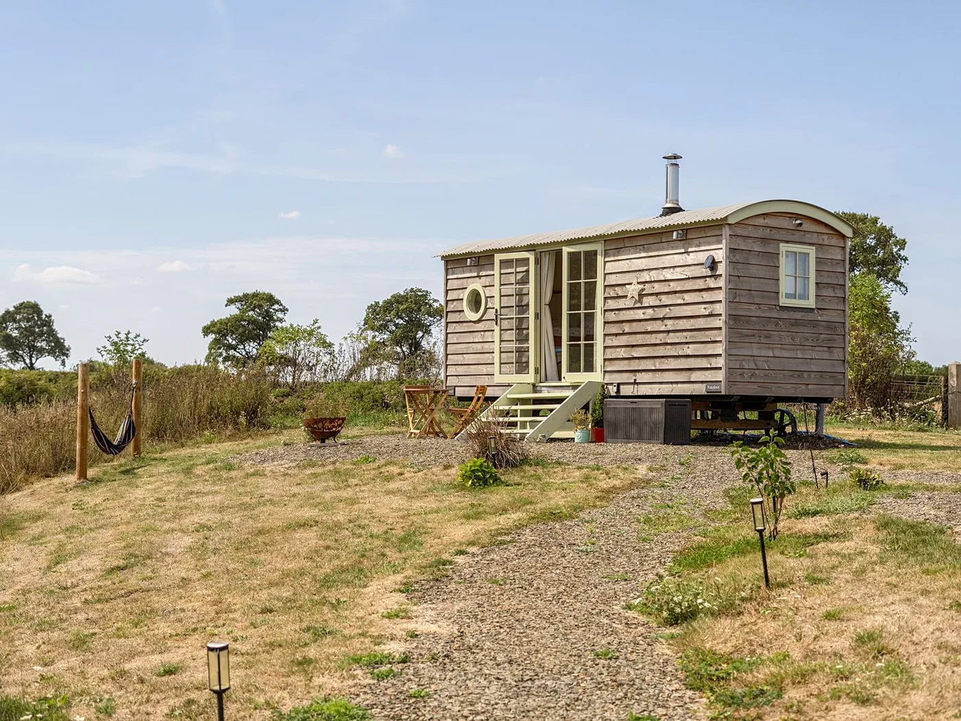 Cosy Luxury Owls Roost Hut with Private Hot Tub