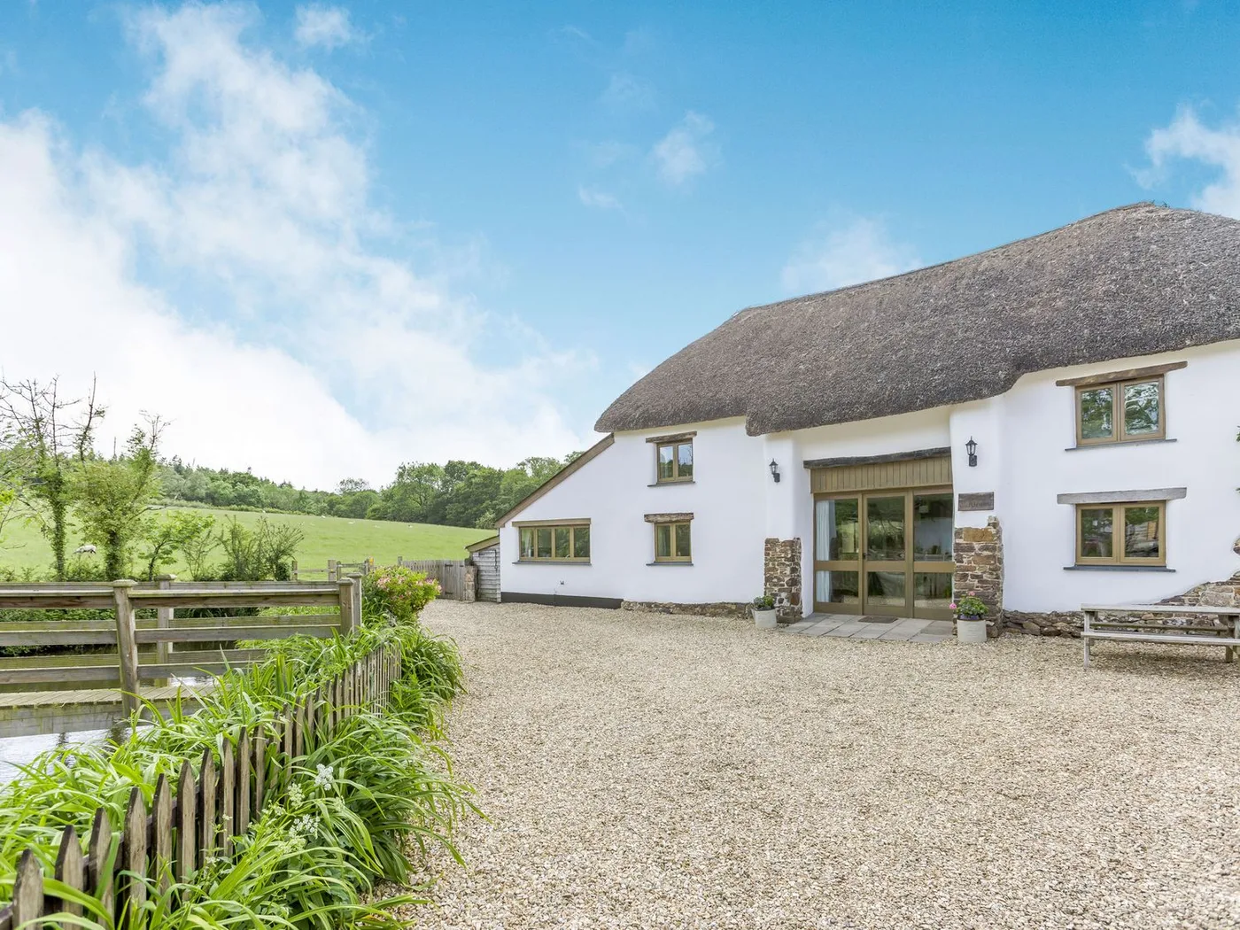 Groves Fishleigh