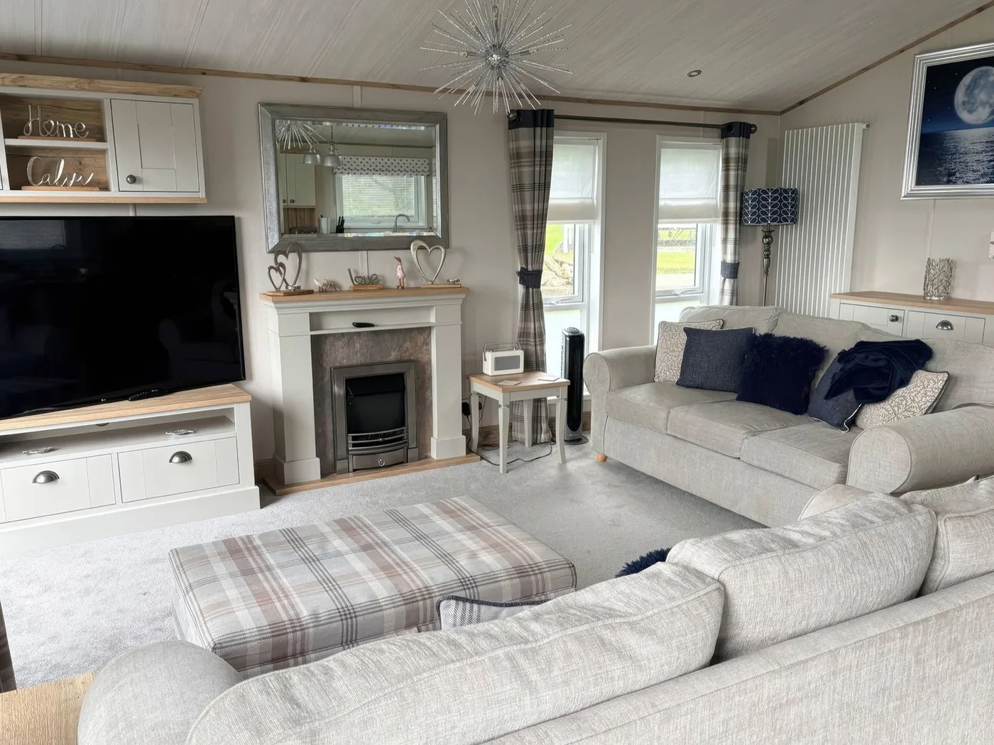 Harrogate Lodge Sleeps4 South Facing Decking