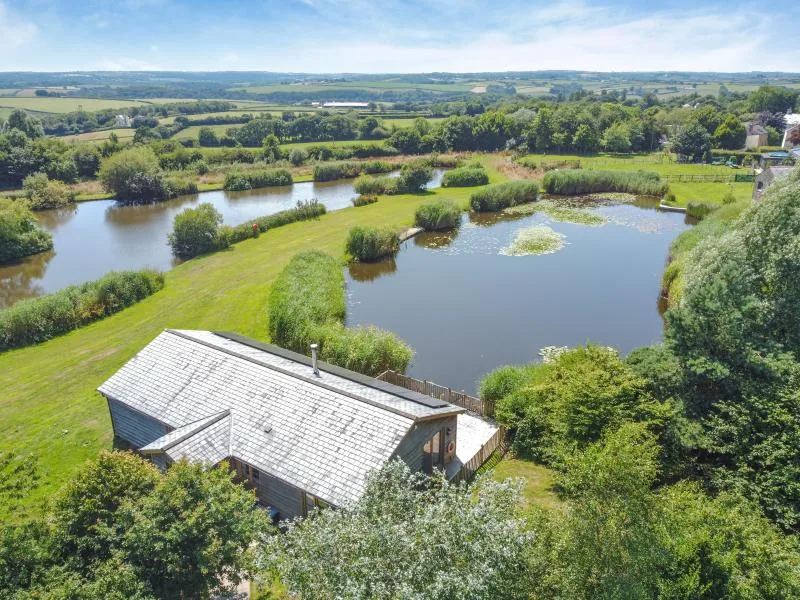 Lakeside Lodge 2