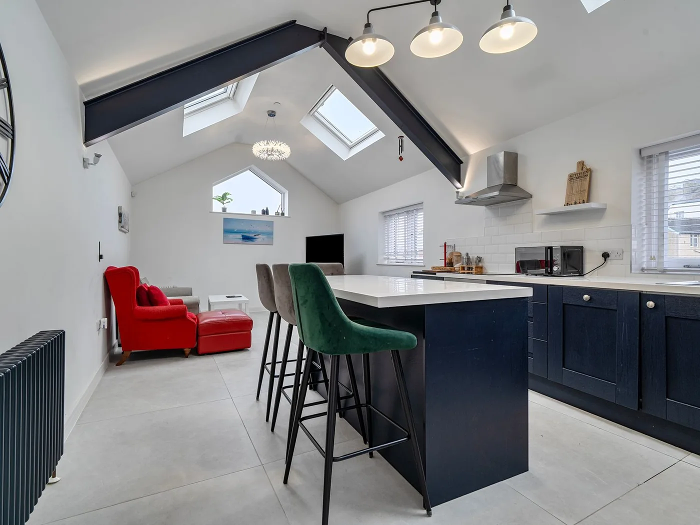 Modern Seaside Cottage - Sleeps 5