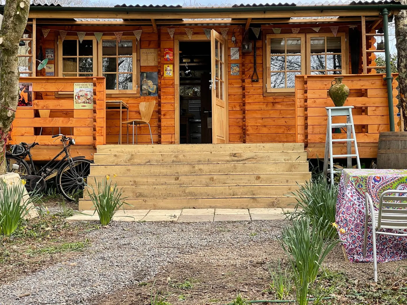 Retro Lodge nr Dartmoor with hot tub  sauna