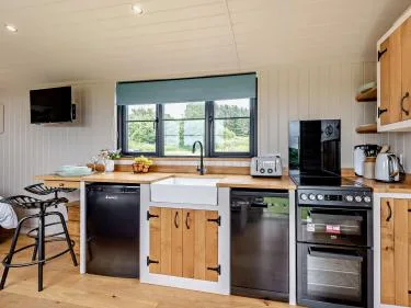 Shepherds Hut At Hill Farm