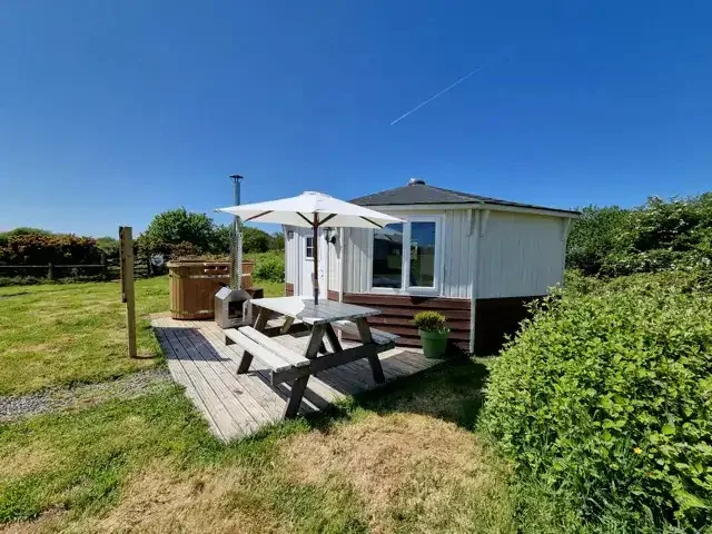 Sunset Glamping Escapes - Meadow Tide