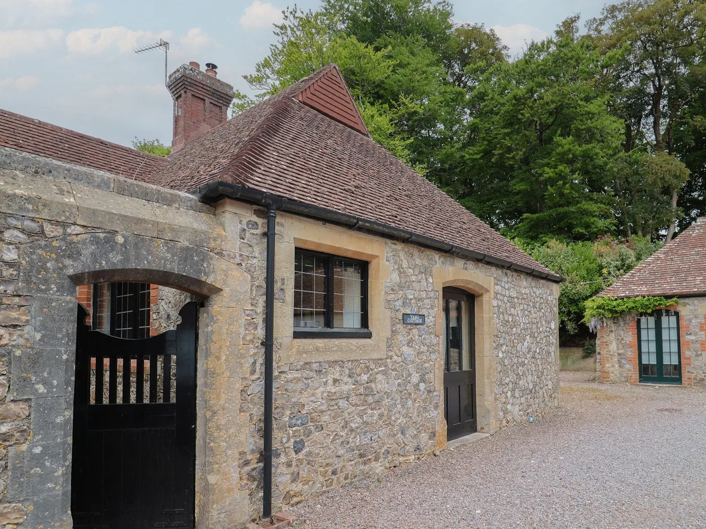 Yard Cottage